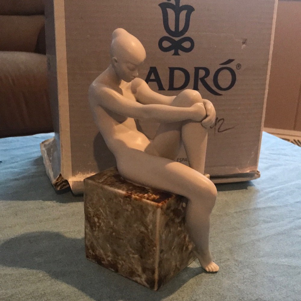 Lladro essence of woman I 8146 hard to find Beautiful sculpture perfect